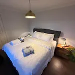 אכסניה Equestrian Estate - An Independent On-site *