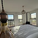 אכסניה Equestrian Estate - An Independent On-site *