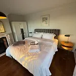 אכסניה Equestrian Estate - An Independent On-site קאבן