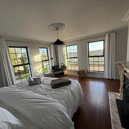 Equestrian Estate - An Independent On-site *