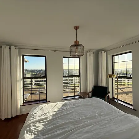 Equestrian Estate - An Independent On-site *