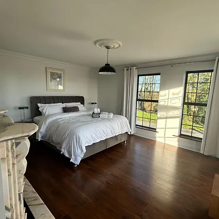 Equestrian Estate - An Independent On-site