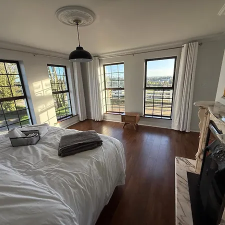 Equestrian Estate - An Independent On-site *