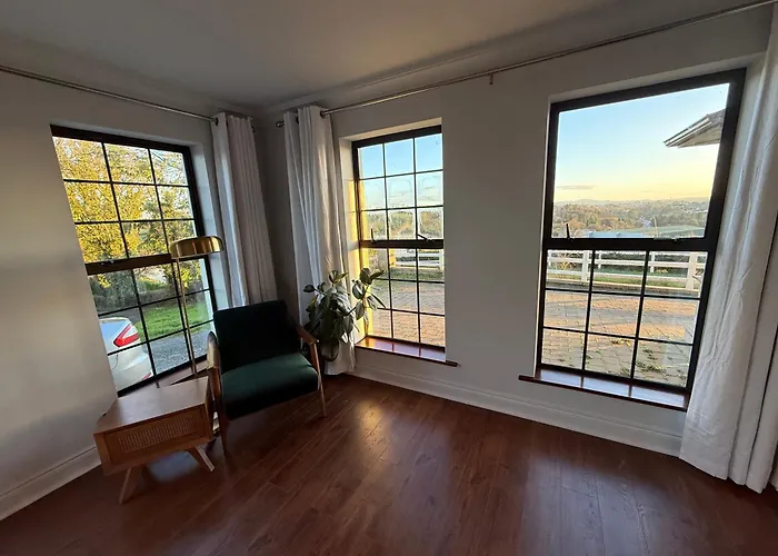 Деревянный коттедж Equestrian Estate - An Independent On-site *