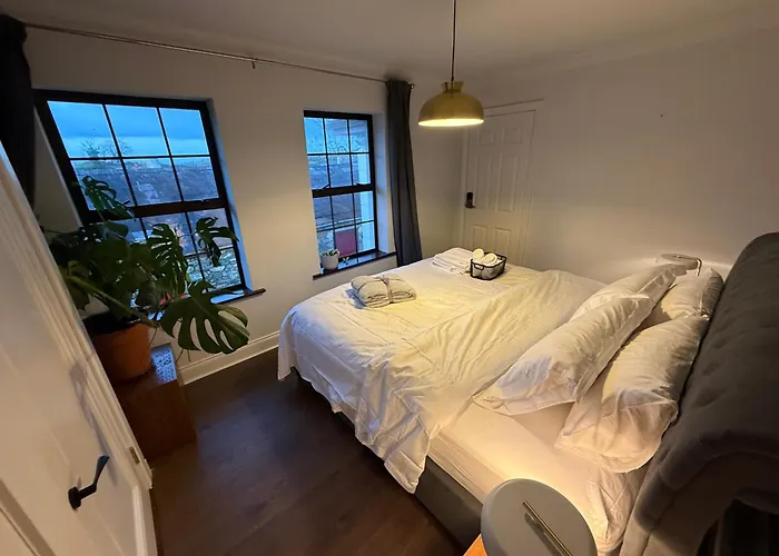 Equestrian Estate - An Independent On-site Деревянный коттедж