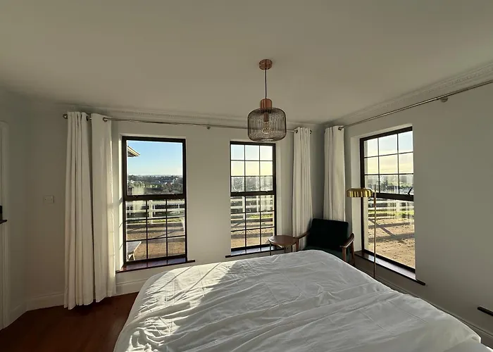 Equestrian Estate - An Independent On-site *