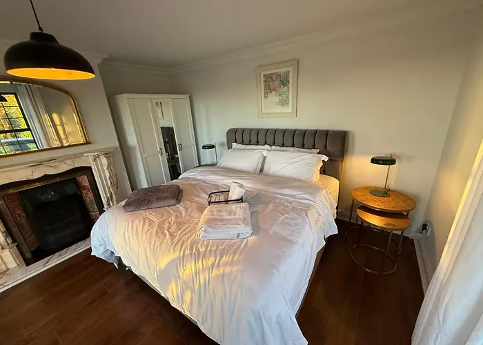 Деревянный коттедж Equestrian Estate - An Independent On-site Каван