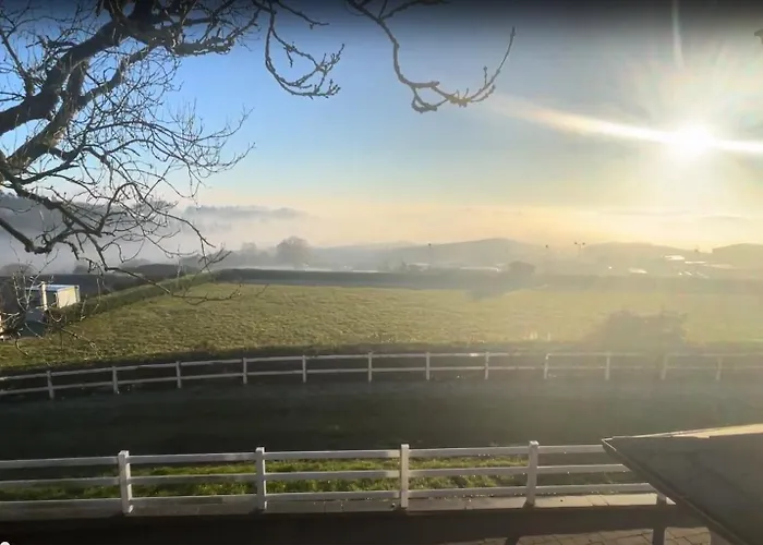 Equestrian Estate - An Independent On-site Lodge Cavan