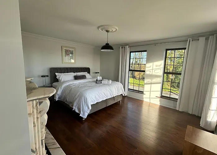 Equestrian Estate - An Independent On-site