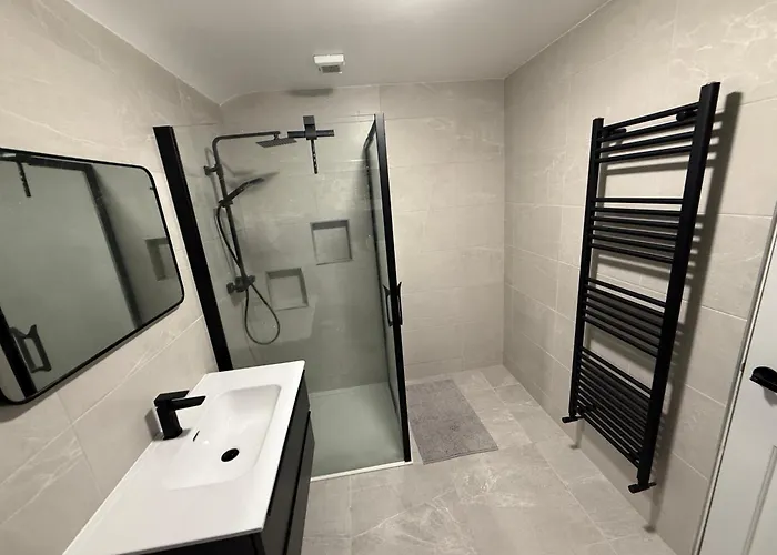 Equestrian Estate - An Independent On-site Деревянный коттедж